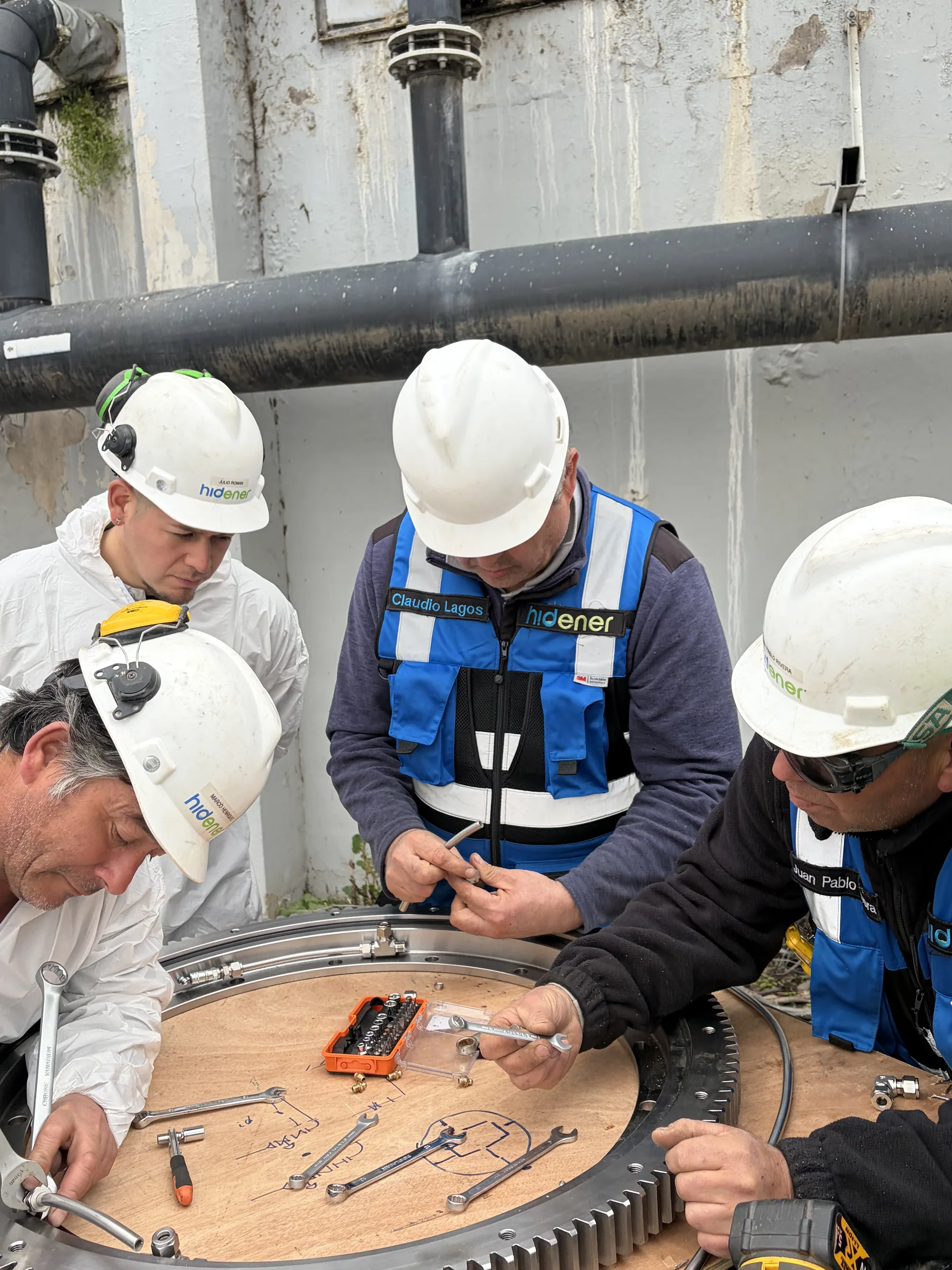 Trabajo de Hidener relacionado con fabricación & reparación de equipos